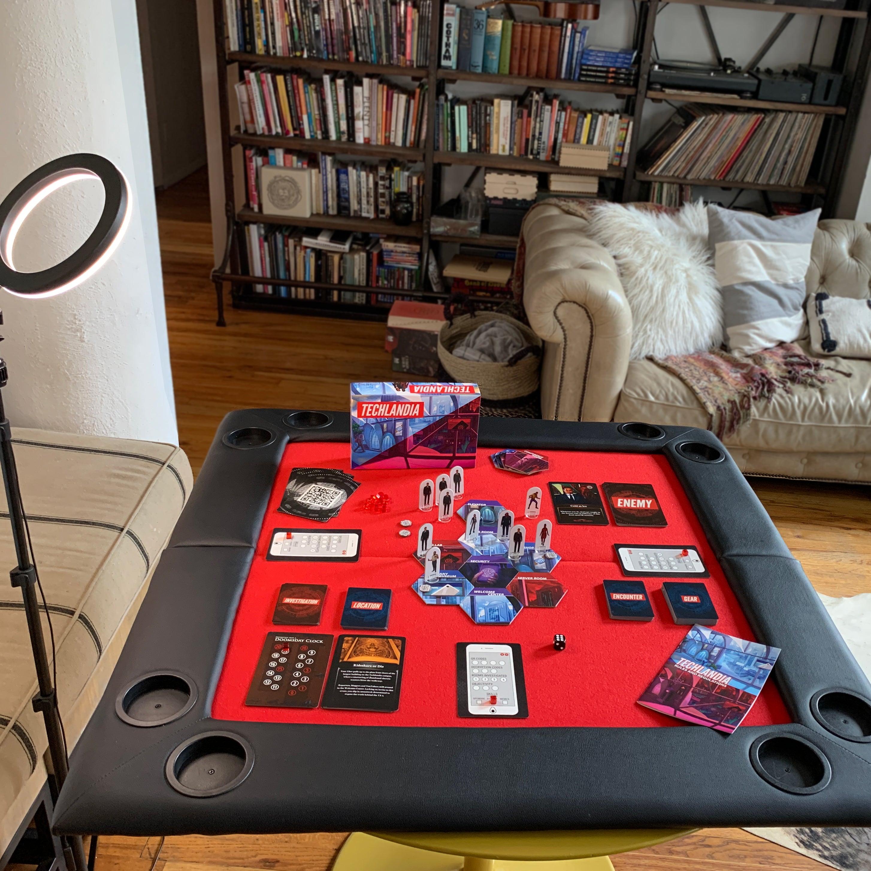 Techlandia: a game of smartphones and supernatural horror